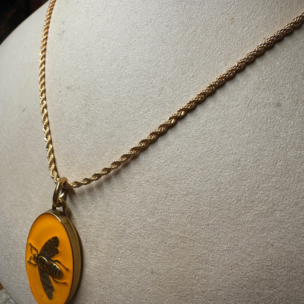 Authentic Yellow Gucci Bee ๐ Pendant on New Chain - Picture 4 of 5